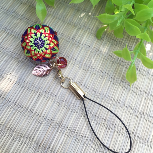 乱菊” ミニてまりストラップ / 紫 / 伝統工芸品 携帯ストラップ 毬玉