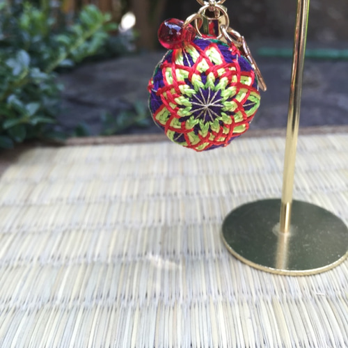 乱菊” ミニてまりストラップ / 紫 / 伝統工芸品 携帯ストラップ 毬玉