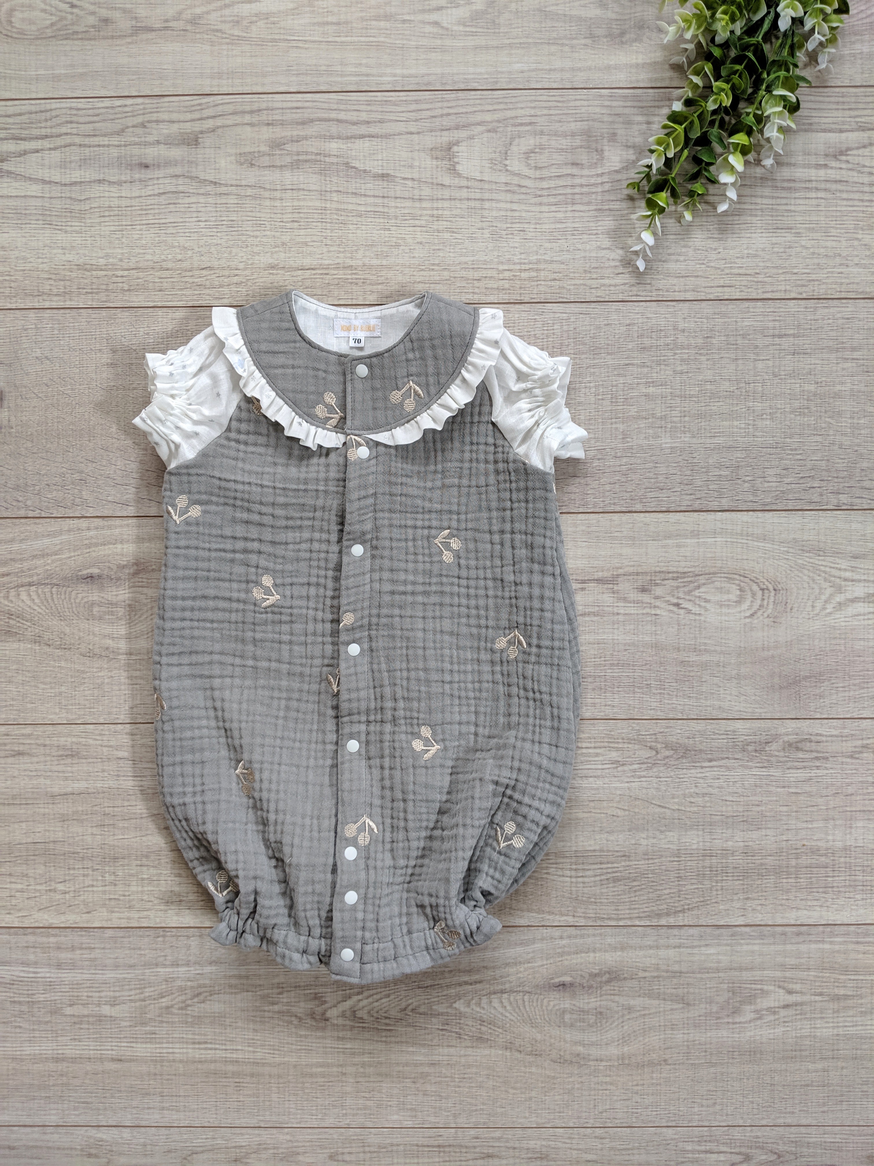 3重ガーゼ♡チェリーの刺繍グレー♡星の綿麻♡半袖2wayオール