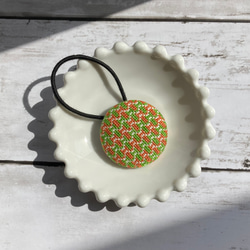 エメラルドグリーンハイビスカス☆手刺繍☆2.7センチくるみボタンヘアゴム2点 f045469c7565429d9cf693083b8453