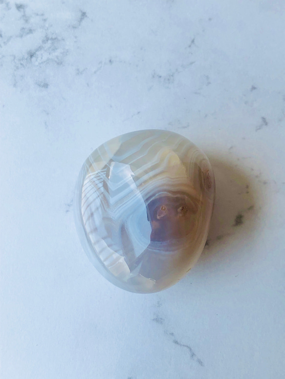 【1点もの】マダガスカル産　天然グレーカラーアゲード(瑪瑙）にぎり石/natural gray color agate 4枚目の画像