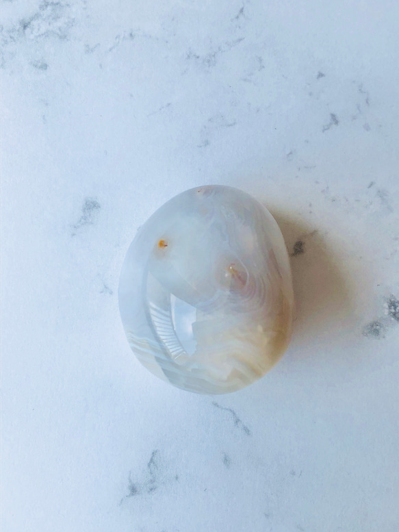 【1点もの】マダガスカル産　天然グレーカラーアゲード(瑪瑙）にぎり石/natural gray color agate 5枚目の画像