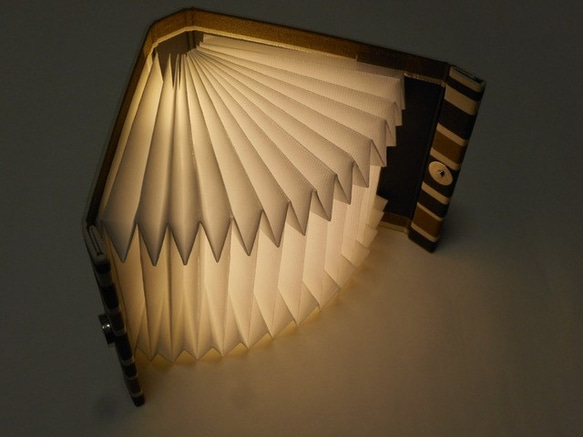 畳める明かり ブック型ライト「Shell-Light」ロット03-音符ピアノ 2枚目の画像