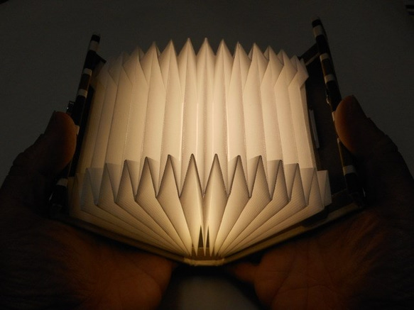 畳める明かり ブック型ライト「Shell-Light」ロット03-音符ピアノ 4枚目の画像