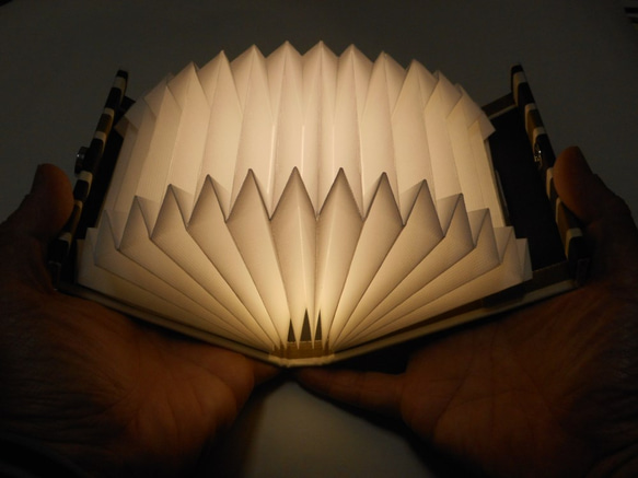 ブック型ライト「Shell-Light」～麻混・英文字 1枚目の画像