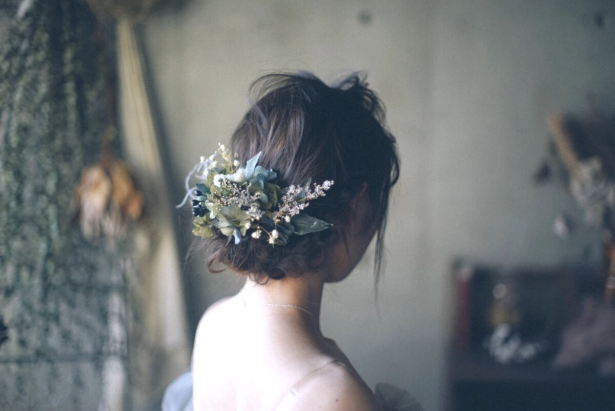 // くすみブルー×グリーンのアンティークあじさいのボタニカルヘッドドレス // おしゃれ結婚式のウェディング髪飾り