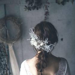 ほわほわフェザーグラスとあじさいのゆるふわヘッドドレス // ボタニカルウェディング・結婚式の髪飾りヘアアクセサリーに 1枚目の画像