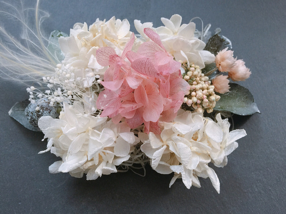 // くすみピンクとふわふわあじさいのボタニカルヘッドドレス // おしゃれ結婚式のウェディング髪飾り 4枚目の画像