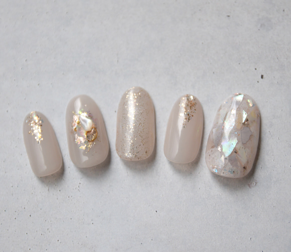 着画あり】再販くすみホワイト×シャンパンゴールドのネイルチップ