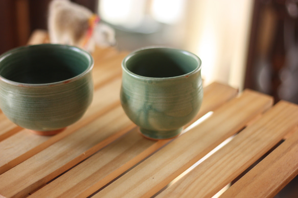 陶器のコップ　緑　青 3枚目の画像