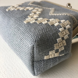 ハーダンガー刺繍　blue×ecru  10㎝がま口 4枚目の画像