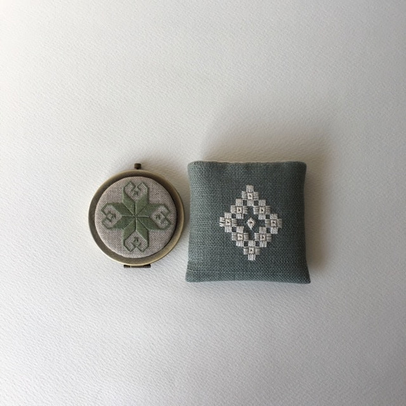 刺繍コンパクトミラー ＊グリーン＊ 4枚目の画像