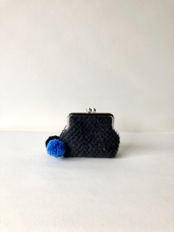 pompomがま口　blue×black  10センチ口金 1枚目の画像