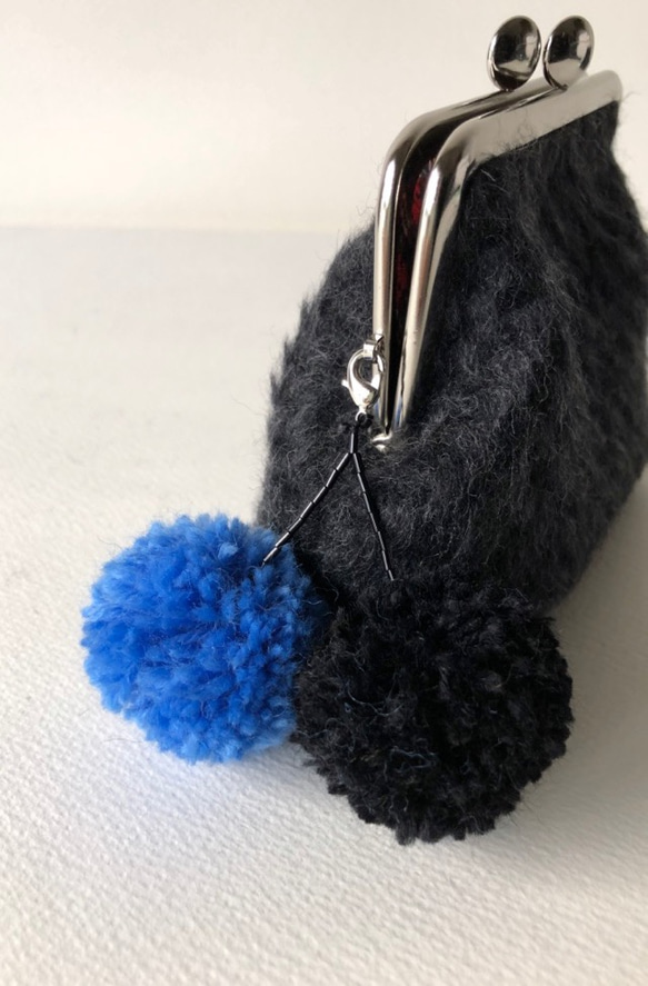 pompomがま口　blue×black  10センチ口金 4枚目の画像