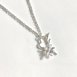 ハートリーフコスモスのネックレス◇純銀・シルバー925◇秋桜　お花　葉っぱ　ペンダント　フラワー シンプル 2枚目の画像
