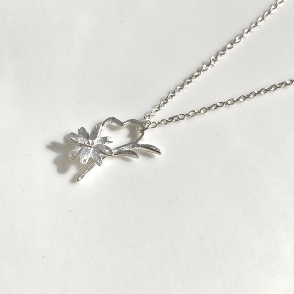 ハートリーフコスモスのネックレス◇純銀・シルバー925◇秋桜　お花　葉っぱ　ペンダント　フラワー シンプル 3枚目の画像