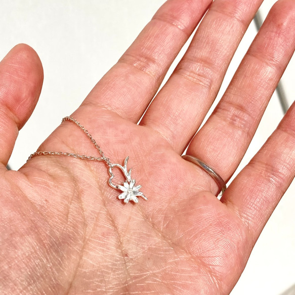 ハートリーフコスモスのネックレス◇純銀・シルバー925◇秋桜　お花　葉っぱ　ペンダント　フラワー シンプル 8枚目の画像