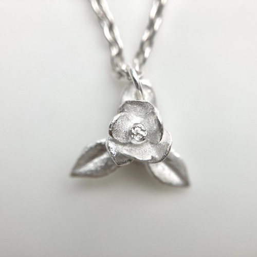 小さな椿のネックレス◇純銀・シルバー925◇つばき ツバキ お花 小さい