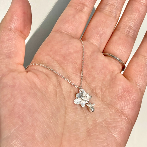 ゆらゆらイチゴのネックレス◇純銀・シルバー925◇いちご 苺 蕾