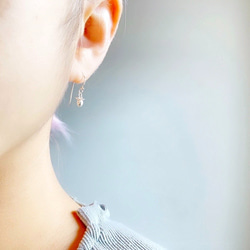 小さないちごのピアス◇純銀・シルバー925◇苺 イチゴ　ストロベリー　小さい　フックピアス　ゆらゆら　果物　フルーツ 9枚目の画像