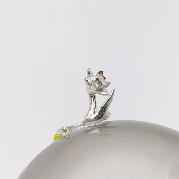 水仙(スイセン)の純銀イヤーカフ◇ピュアシルバー 片耳用 イヤカフ カフス お花 ミニサイズ 小さめ SV999 3枚目の画像