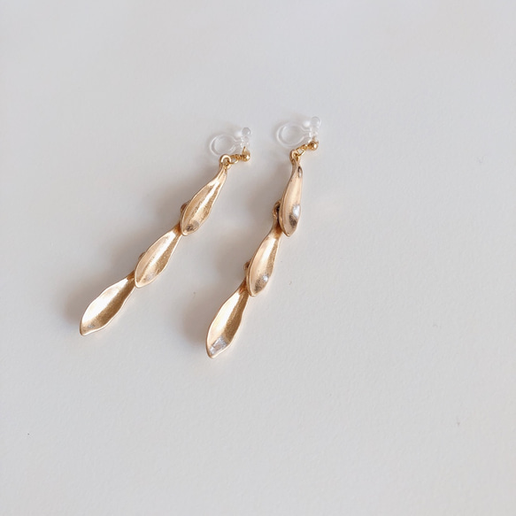 leaf range earring(ゴールド) 4枚目の画像