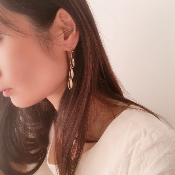 leaf range earring(ゴールド) 9枚目の画像