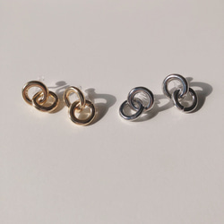 W circle ring earring 1枚目の画像