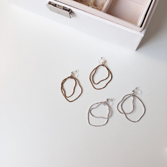 W deformed hoop earring | 2color 1枚目の画像