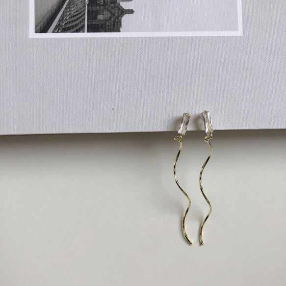 zirconia wave line earring 2枚目の画像