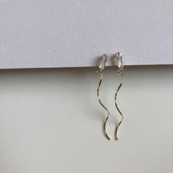 zirconia wave line earring 3枚目の画像