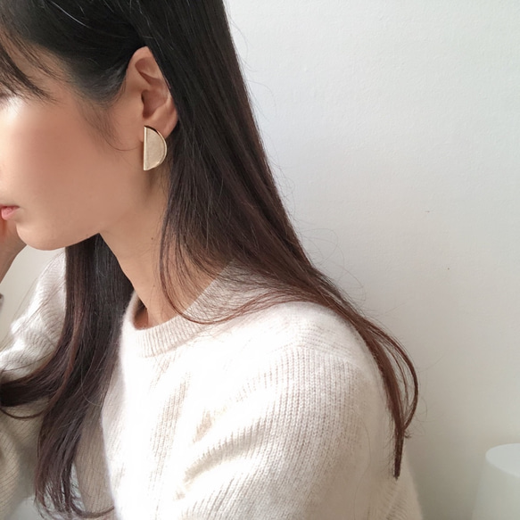 metal half moon earrings(シルバーのみ) 10枚目の画像