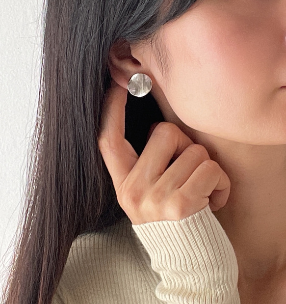 silver metal earrings 3枚目の画像