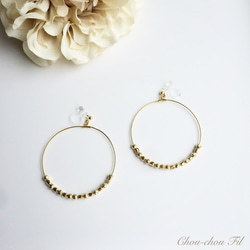 gold beads hoop earring 第1張的照片