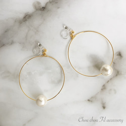 pearl big hoop earring 第1張的照片