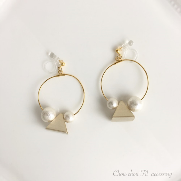 pearl&pyramid hoop earring 第1張的照片