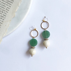 綠色寶石和珠子耳環 第6張的照片