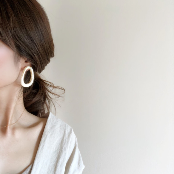 oval frame earring 9枚目の画像