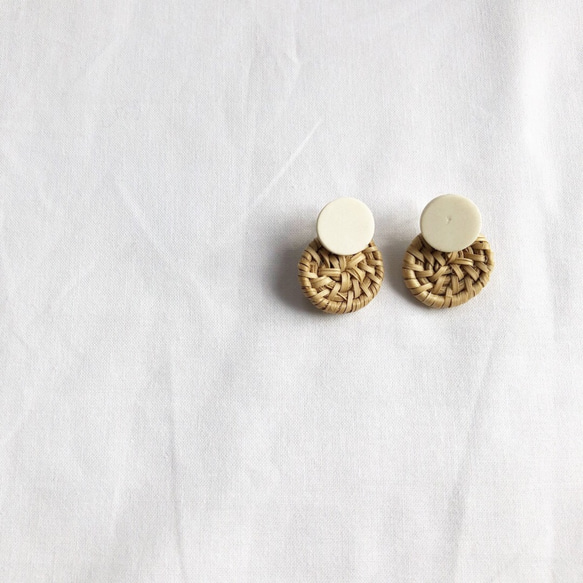 wood×rattan mini earring(欠品カラーあり) 3枚目の画像