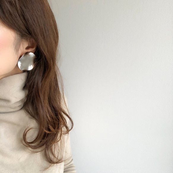 antique big metal earring(シルバーのみ) 9枚目の画像