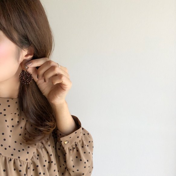 wood flower beads earring(ブラウンのみ) 5枚目の画像