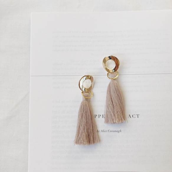 metal&long tassel earring 3枚目の画像