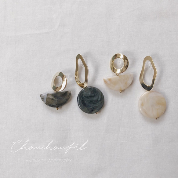 metal asymmetry marble earring(黒のみ) 3枚目の画像