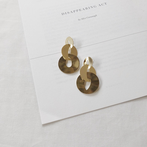 three metal plate earring 1枚目の画像