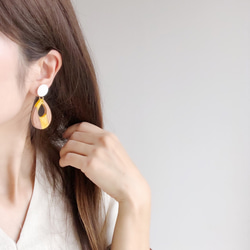 yellow wood swing earring 2枚目の画像