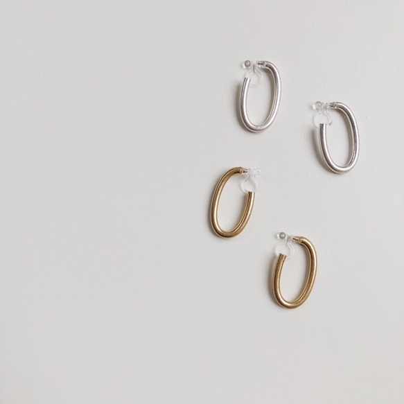 matte metal curve earring 1枚目の画像