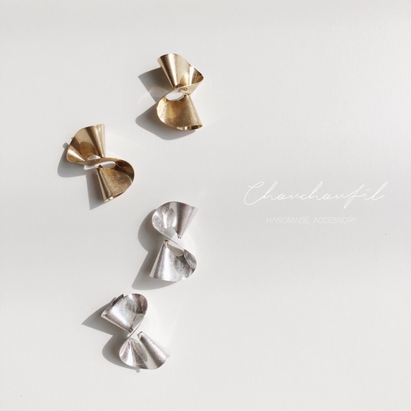 twist curve earring(シルバー) 1枚目の画像