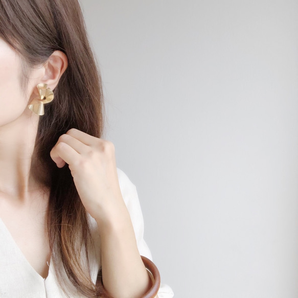 twist curve earring(シルバー) 4枚目の画像