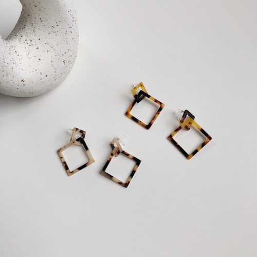べっ甲W square earring イヤリング・ノンホールピアス chouchoufil