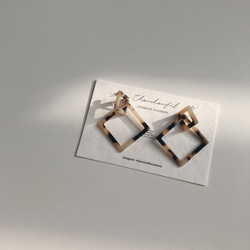 べっ甲W square earring 2枚目の画像